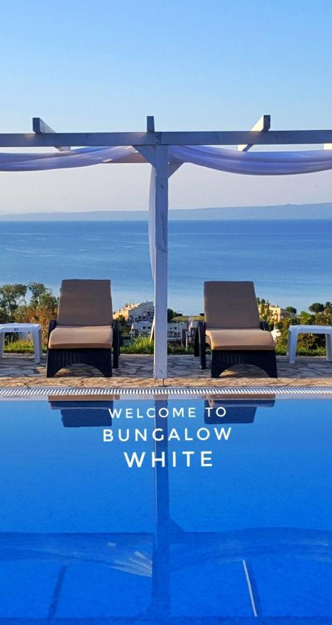 Bungalow White Tennis Apartments & Suites Pefkochori Eksteriør bilde