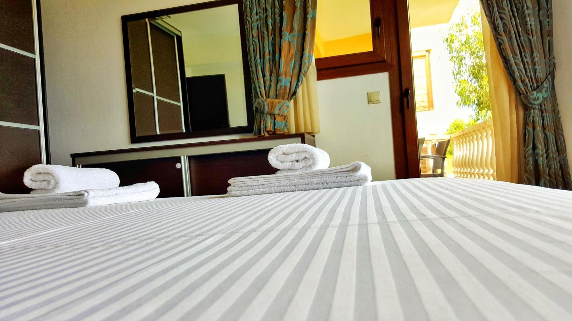 Bungalow White Tennis Apartments & Suites Pefkochori Rom bilde